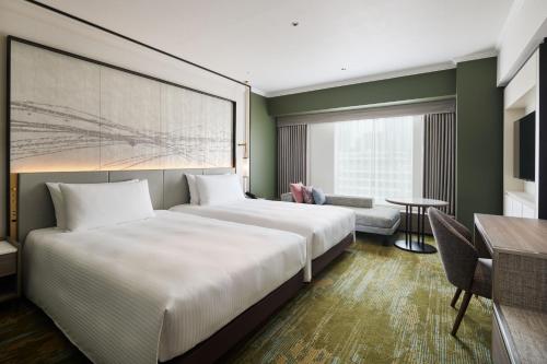 Habitación Doble Estándar con 2 camas dobles del hotel Rihga Royal Osaka. Foto 1