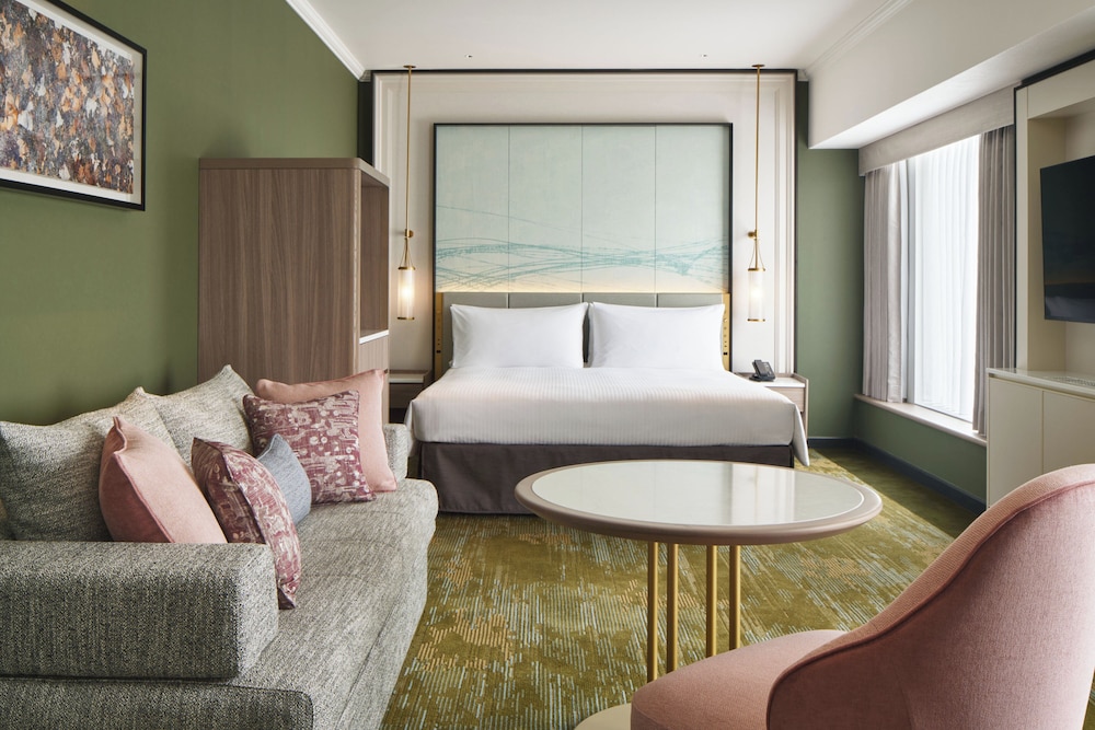 Habitación Grand, 1 cama de matrimonio grande del hotel Rihga Royal Osaka. Foto 1