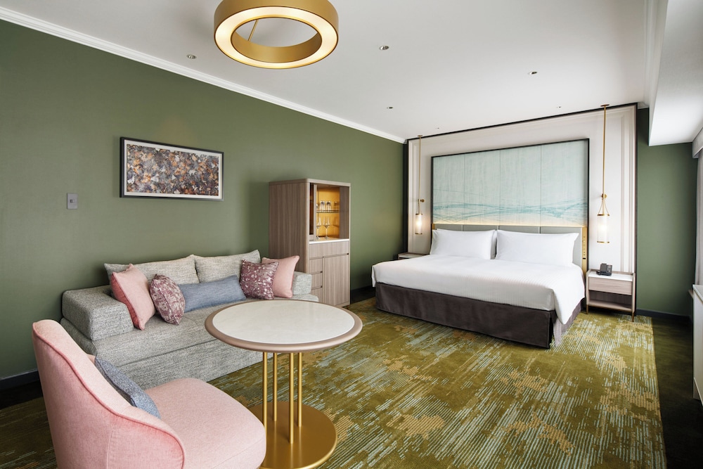 Habitación Grand, 1 cama de matrimonio grande del hotel Rihga Royal Osaka. Foto 2