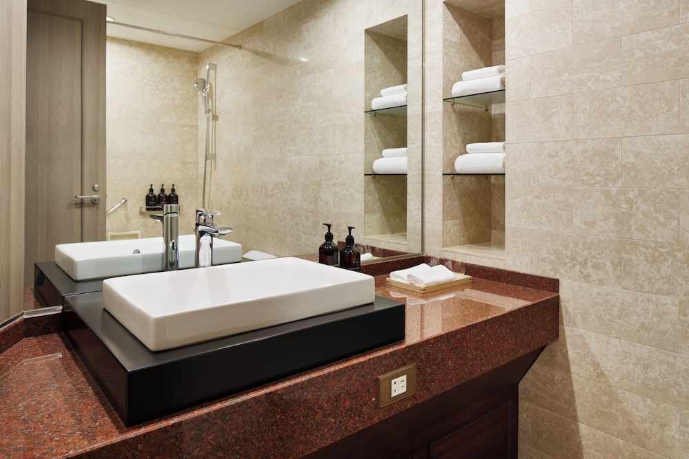 Habitación estándar, 2 camas individuales del hotel Rihga Royal Osaka. Foto 3