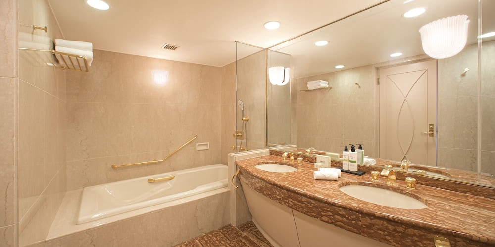 Suite Deluxe Clásica - Acceso al Salón del hotel Grand Mercure Sapporo Odori Park. Foto 6