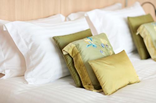 Habitación en planta de lujo - No fumadores - Cama extragrande del hotel Nikko Kanazawa. Foto 2