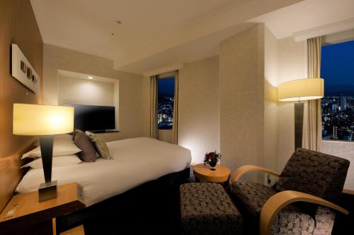 Habitación con cama grande en piso de lujo - No fumadores del hotel Nikko Kanazawa. Foto 1
