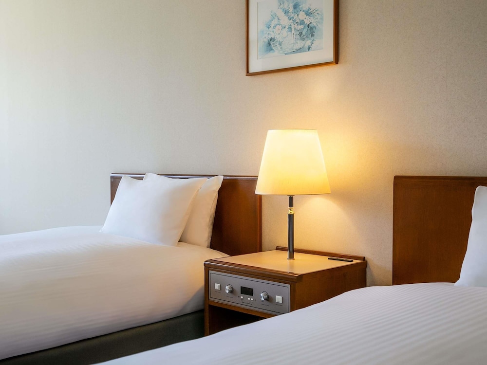 Habitación Clásica, estilo japonés, 2 camas individuales y 2 camas futón, Vistas a la montaña del hotel Mercure Nagano Matsushiro Resort & Spa. Foto 1