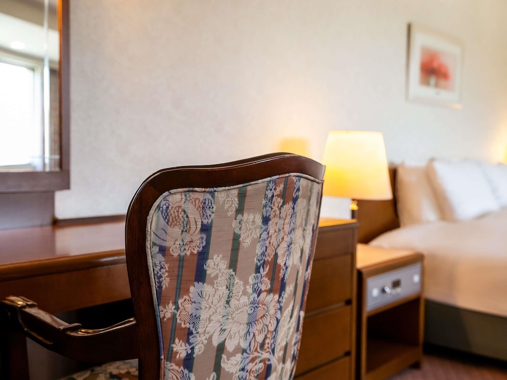 Habitación Clásica con 1 cama doble y 1 sofá - cama, Vistas a la montaña del hotel Mercure Nagano Matsushiro Resort & Spa. Foto 8
