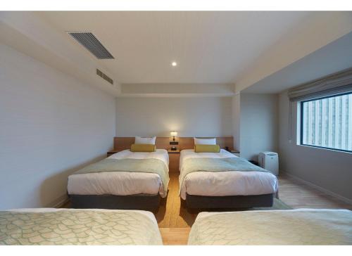 Habitación Cuádruple - No fumadores - Plantas 33 a 37 del hotel Sunshine City Prince. Foto 3