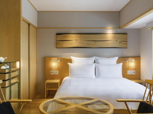 Suite Waon con cama extragrande del hotel Swissotel Nankai Osaka. Foto 2
