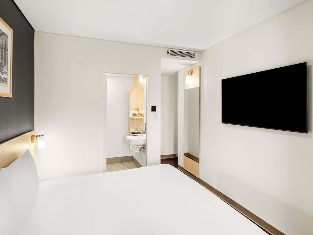 Habitación estándar, 1 cama de matrimonio grande del hotel Ibis Sydney Barangaroo. Foto 1