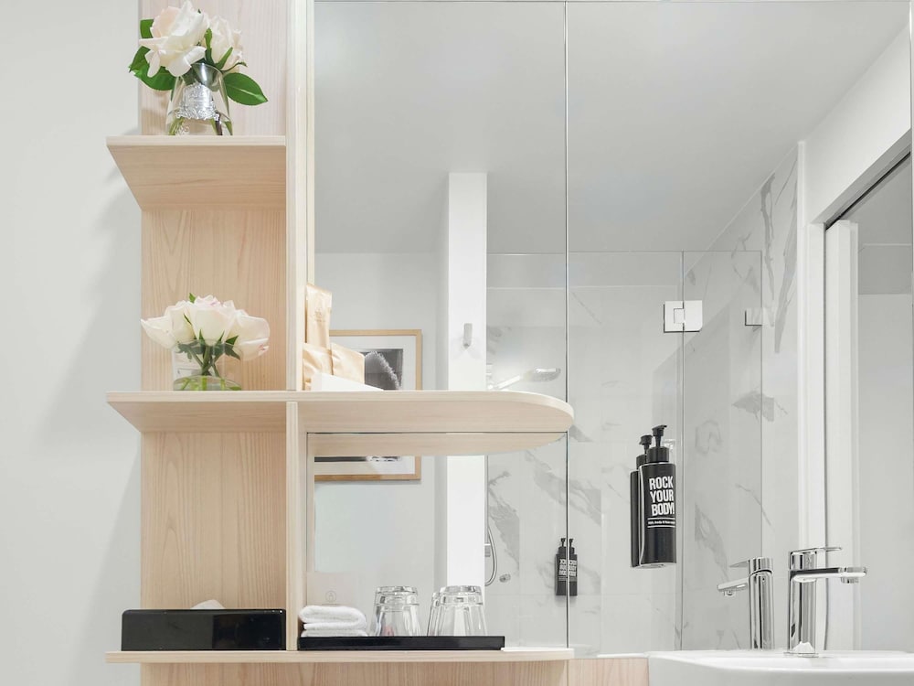 Habitación estándar, 1 cama de matrimonio grande del hotel Ibis Sydney Barangaroo. Foto 6