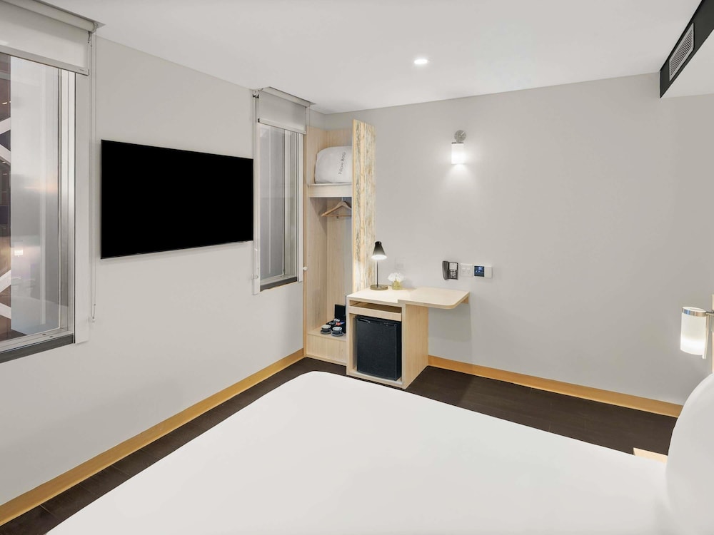 Habitación estándar, 1 cama de matrimonio, accesible para personas con discapacidad del hotel Ibis Sydney Barangaroo. Foto 3