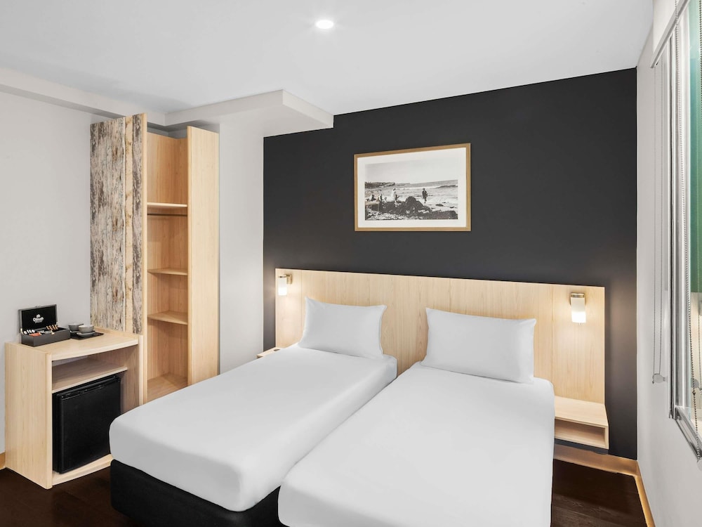 Habitación superior, 1 cama de matrimonio grande del hotel Ibis Sydney Barangaroo. Foto 3