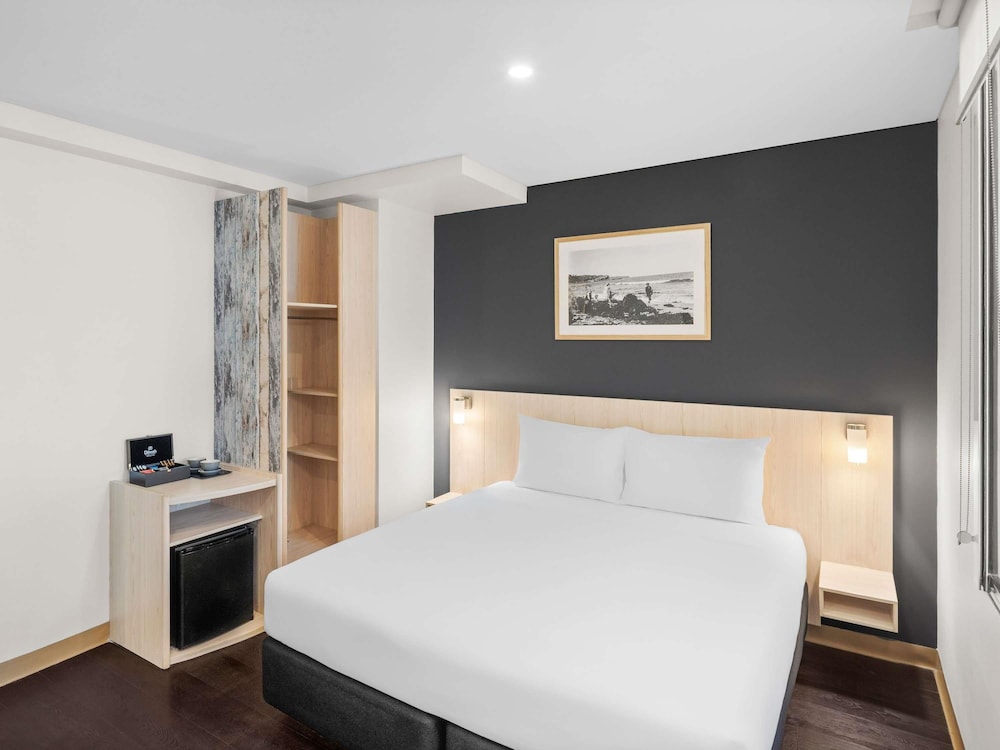 Habitación superior, 1 cama de matrimonio grande del hotel Ibis Sydney Barangaroo. Foto 4