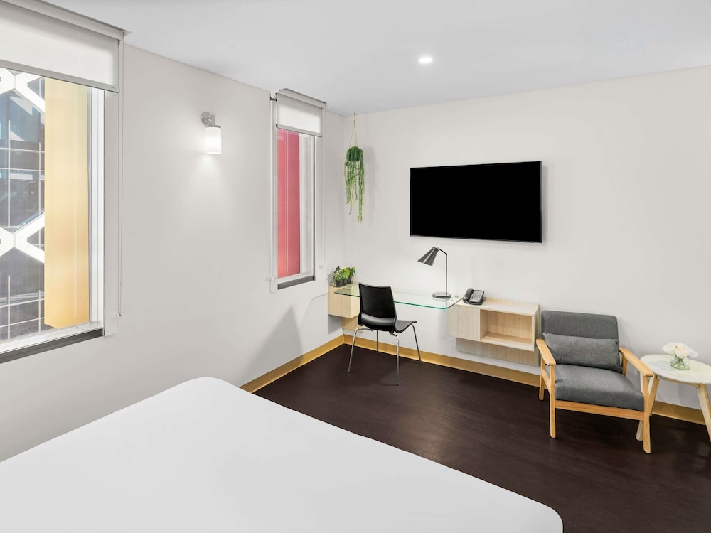 Habitación superior, 1 cama de matrimonio grande del hotel Ibis Sydney Barangaroo. Foto 5