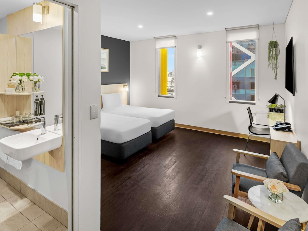 Habitación superior, 1 cama de matrimonio grande del hotel Ibis Sydney Barangaroo. Foto 6