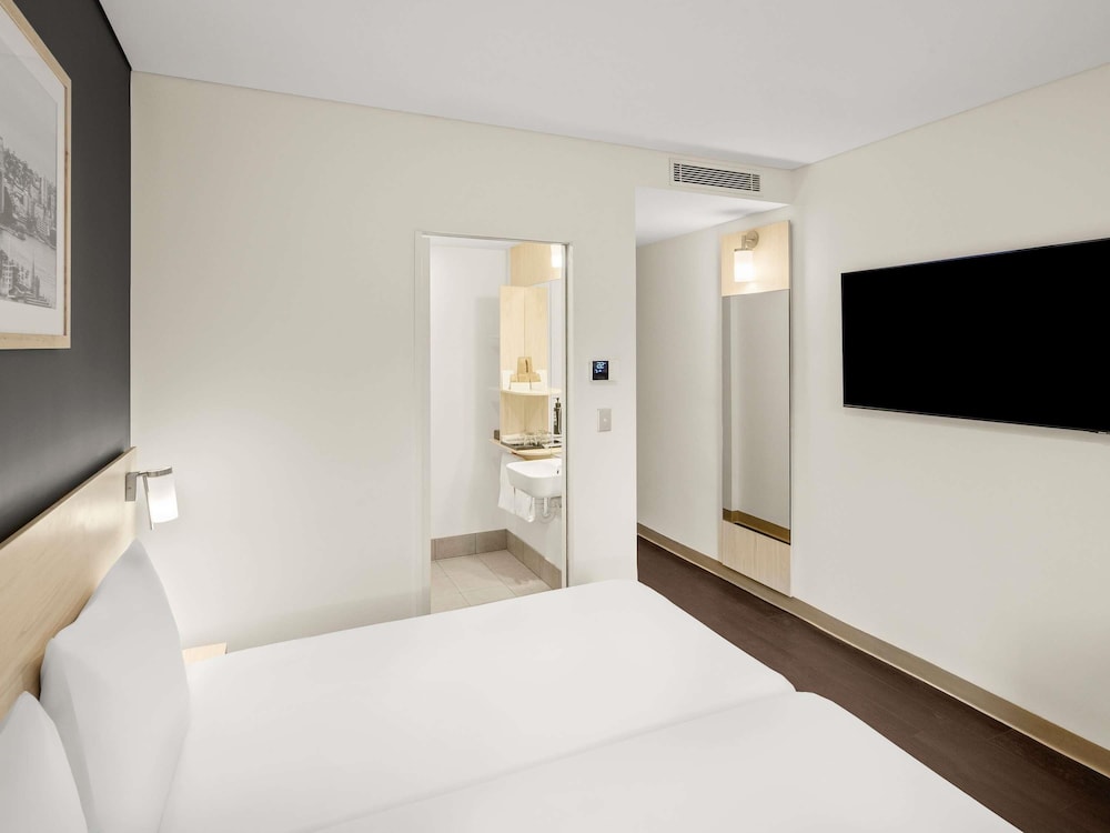 Habitación estándar, 1 cama de matrimonio del hotel Ibis Sydney Barangaroo. Foto 4
