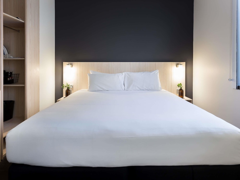Habitación superior, 1 cama de matrimonio grande del hotel Ibis Sydney Barangaroo. Foto 1