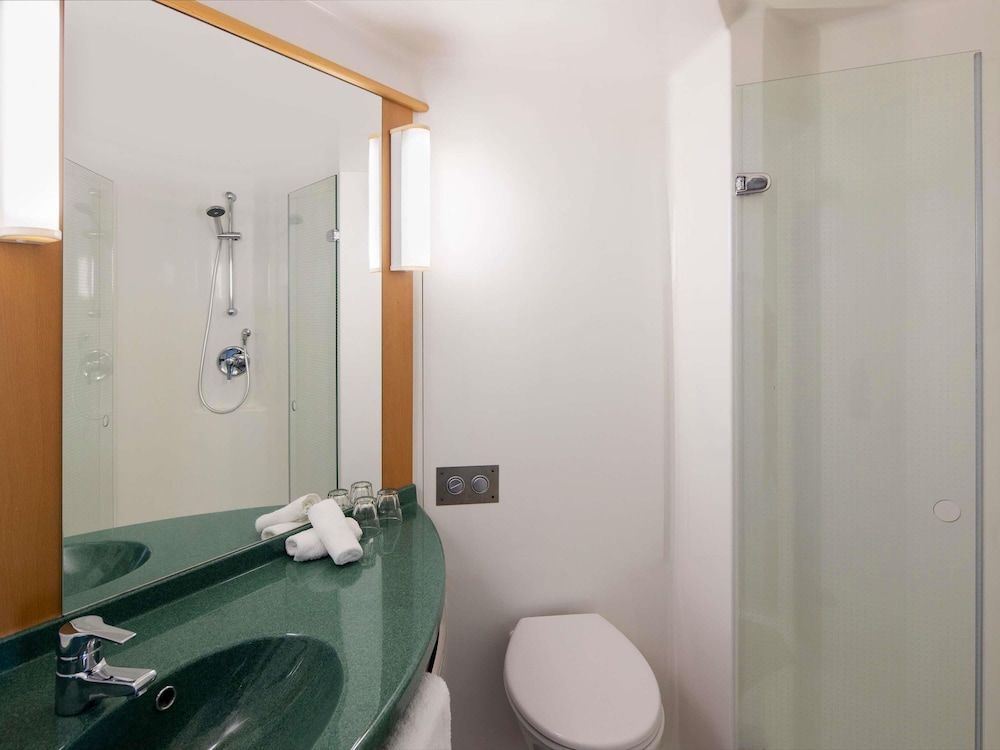 Habitación estándar, 2 camas individuales del hotel Ibis Sydney Thornleigh. Foto 8