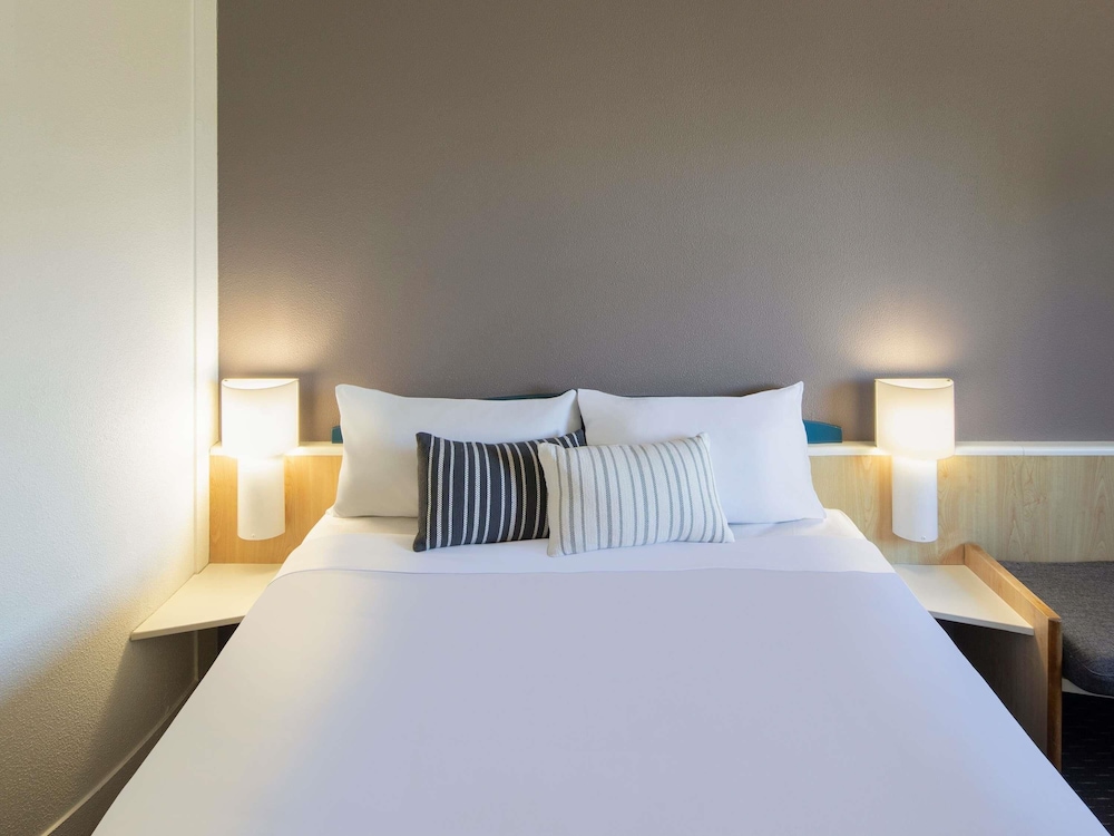 Habitación estándar, 1 cama de matrimonio grande del hotel Ibis Sydney Thornleigh. Foto 9