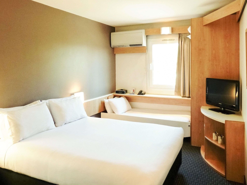 Habitación Triple Estándar del hotel Ibis Sydney Thornleigh. Foto 1