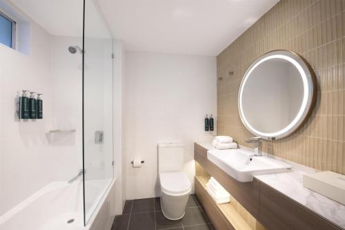 King Room with Lagoon Pool View del hotel Hilton Palm Cove Cairns Resort & Spa. Foto 3