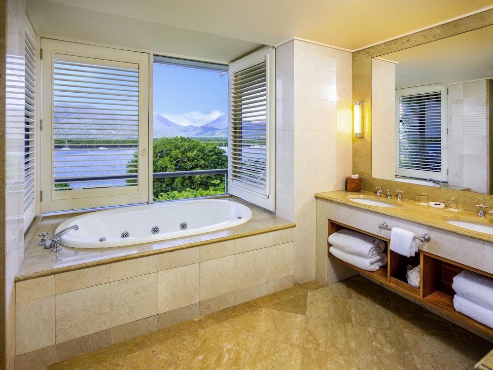 Suite Junior King Premium, vistas al agua, 1 cama king con spa doble del hotel Pullman Reef Casino. Foto 7
