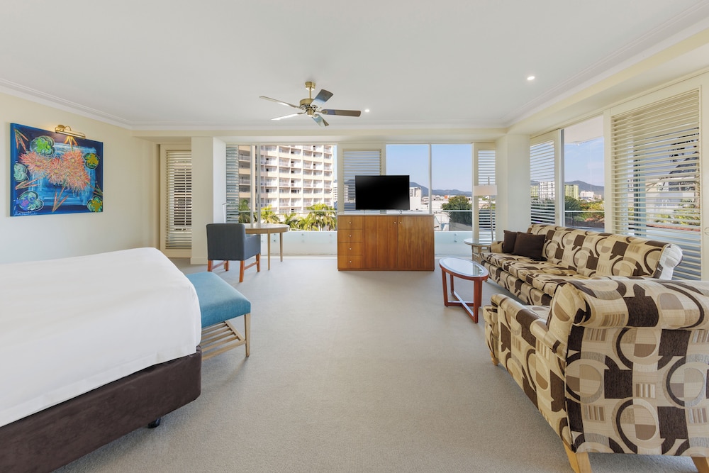 Suite Junior King, vistas a la ciudad, 1 cama king con spa doble del hotel Pullman Reef Casino. Foto 6