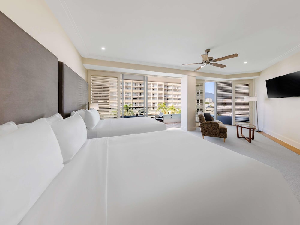 Suite Junior Twin, vistas a la ciudad, 2 camas dobles con spa doble del hotel Pullman Reef Casino