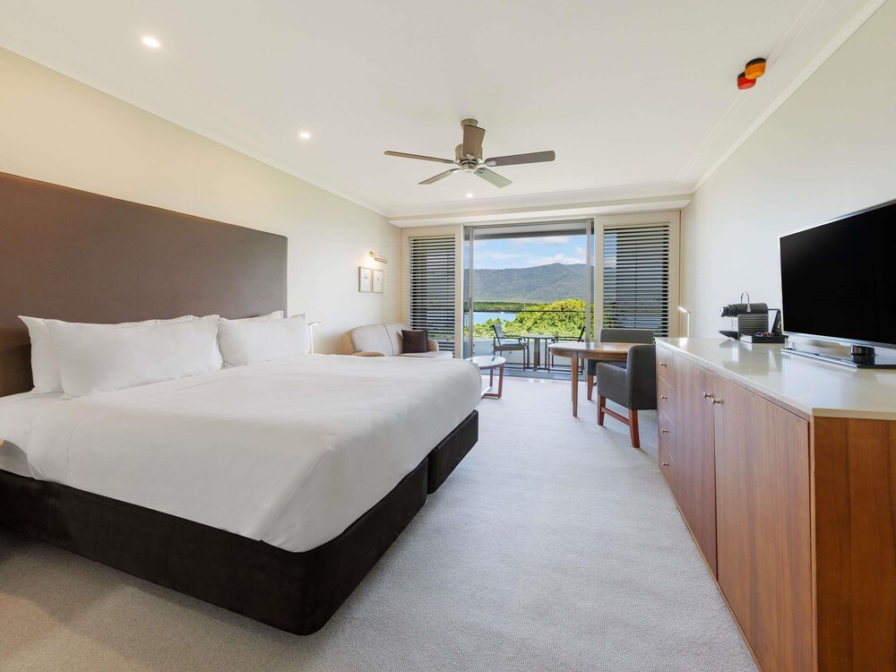 Habitación Superior, 2 camas individuales King Size, vistas a la ciudad con bañera de hidromasaje del hotel Pullman Reef Casino. Foto 10