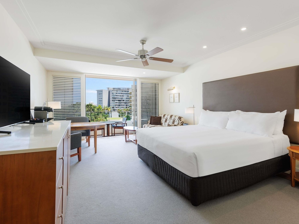 Habitación Deluxe King, vistas al parque, 1 cama king con spa individual del hotel Pullman Reef Casino. Foto 9