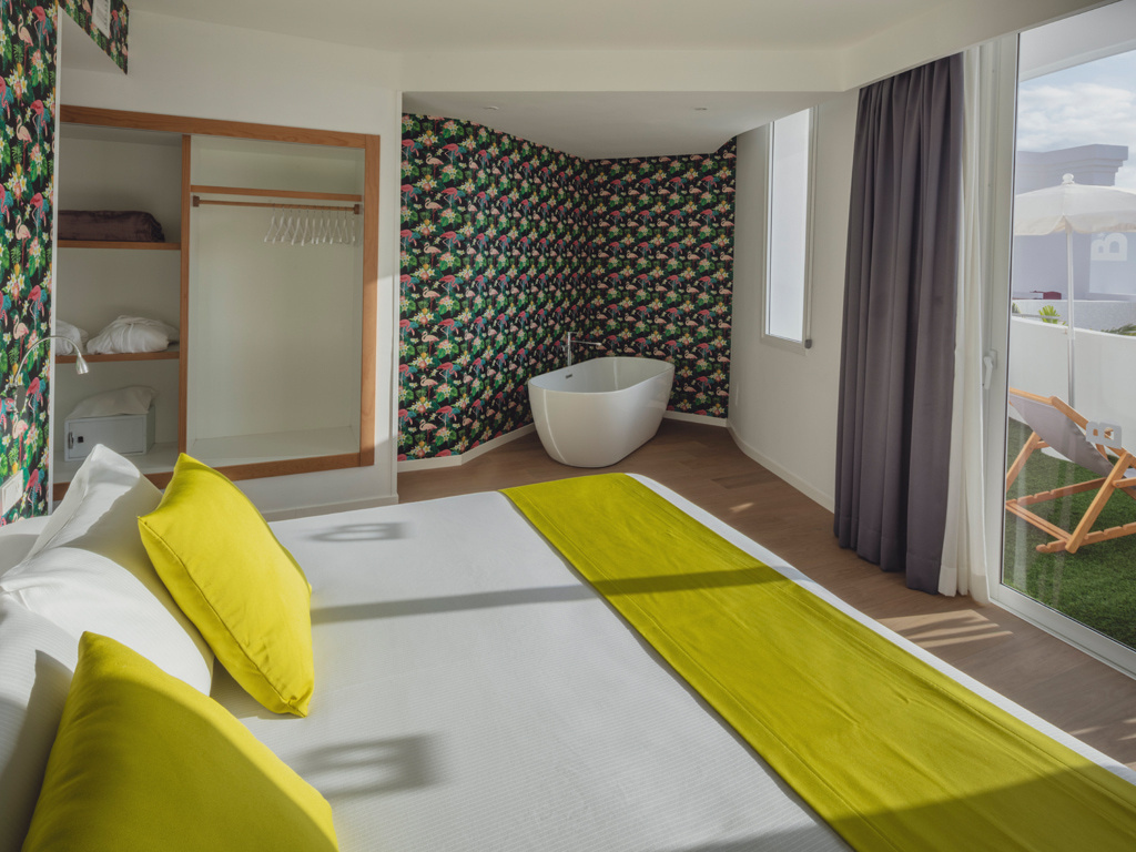 Apartamento 3 habitaciones Suite del hotel Flamingo Beach Mate. Foto 1