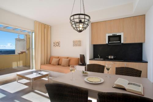 Apartamento de 1 dormitorio con vistas al mar del hotel Pierre and Vacances Resort Terrazas Costa Del Sol. Foto 2