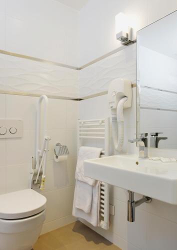 Suite Familiar del hotel Ambassadeur. Foto 1