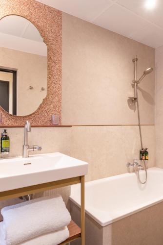 Deluxe Room with Bathtub del hotel Brittany