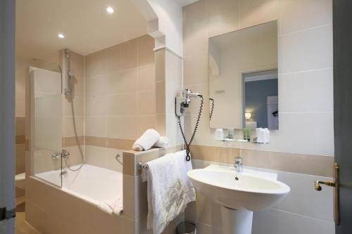 Habitación Doble del hotel Grand Des Gobelins. Foto 11