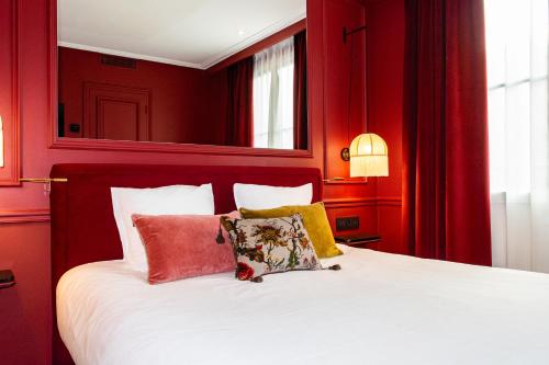 Habitación Superior reformada con balcón del hotel Duquesne Eiffel. Foto 1