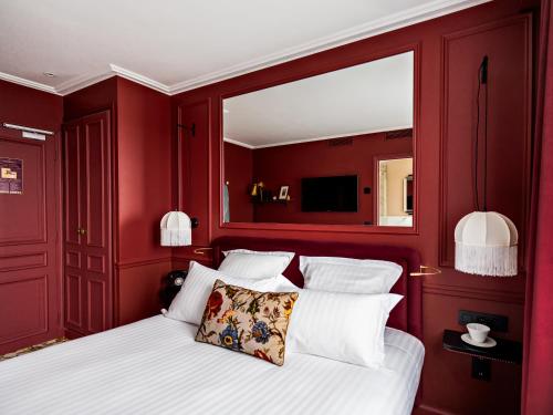 Habitación Superior reformada con balcón del hotel Duquesne Eiffel. Foto 7