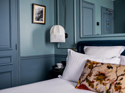 Habitación Superior reformada con balcón del hotel Duquesne Eiffel. Foto 9