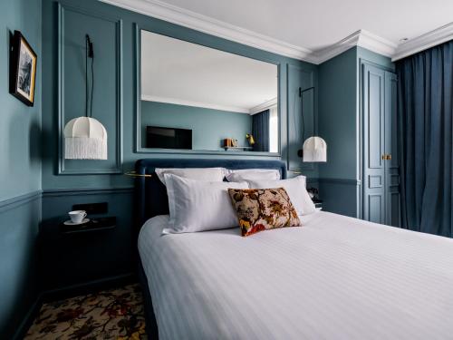 Habitación Superior reformada con balcón del hotel Duquesne Eiffel. Foto 11