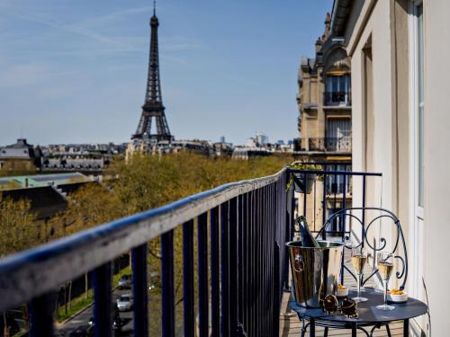 Habitación Superior reformada con balcón del hotel Duquesne Eiffel. Foto 14