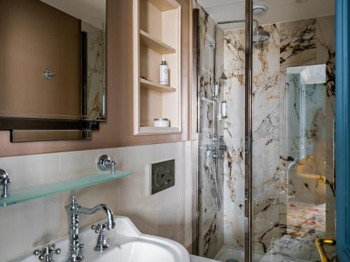 La Chambre 55 - vue Tour Eiffel - accès au spa offert del hotel Duquesne Eiffel. Foto 7