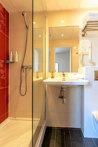 Habitación Doble Confort del hotel Ariane Montparnasse By Patrick Hayat. Foto 13