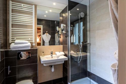 Habitación Doble Superior del hotel Ariane Montparnasse By Patrick Hayat. Foto 2