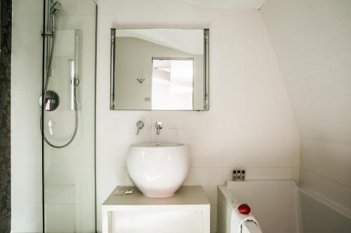 Suite Junior del hotel LE QUARTIER BERCY SQUARE. Foto 2