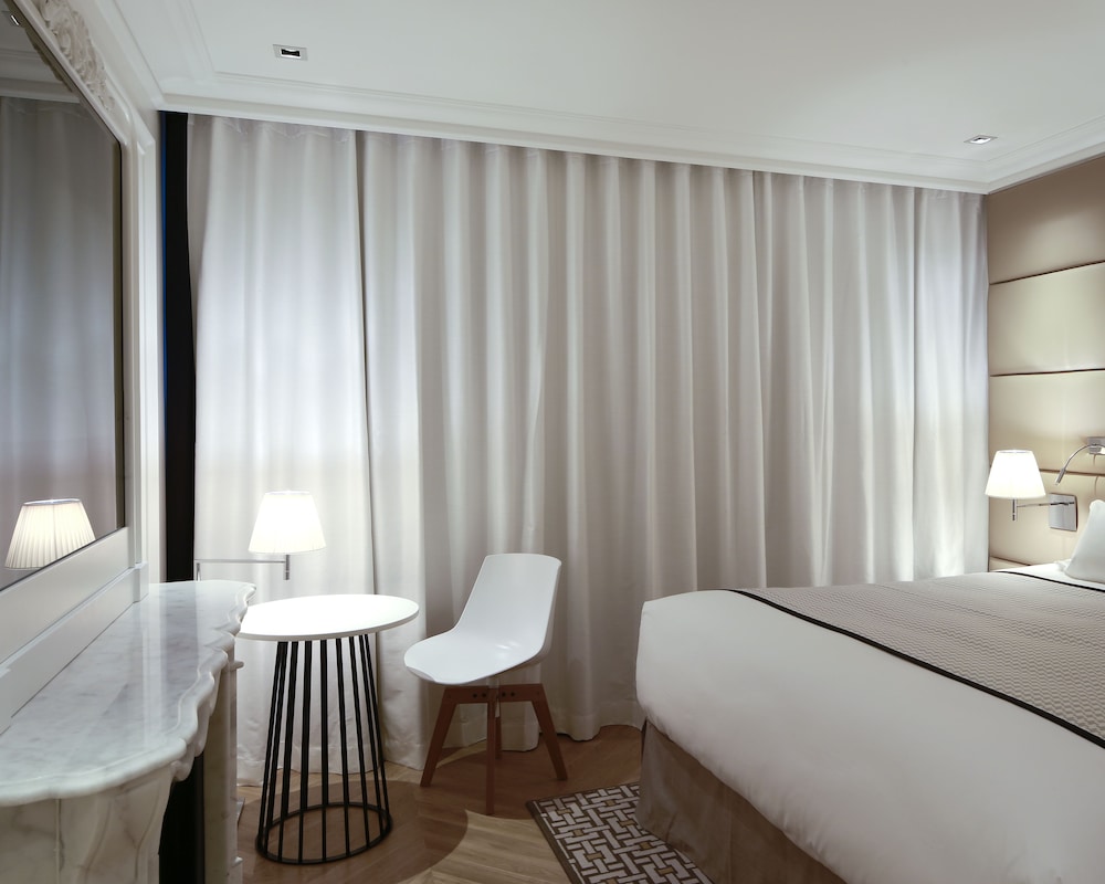 Habitación Deluxe del hotel R De Paris. Foto 3