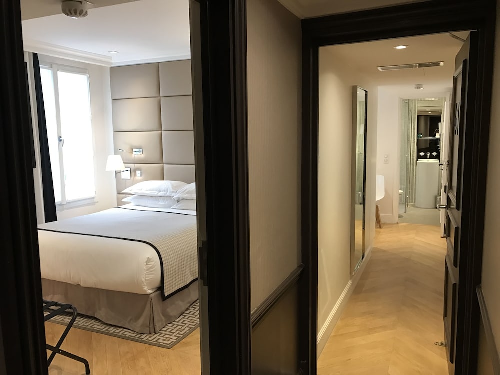 Habitación familiar, 2 habitaciones adyacentes del hotel R De Paris. Foto 1