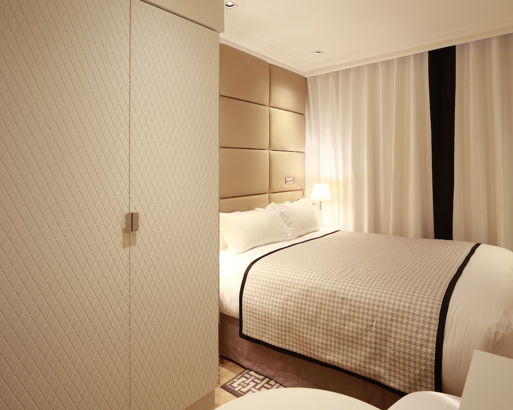 Habitación familiar, 2 habitaciones adyacentes del hotel R De Paris. Foto 3