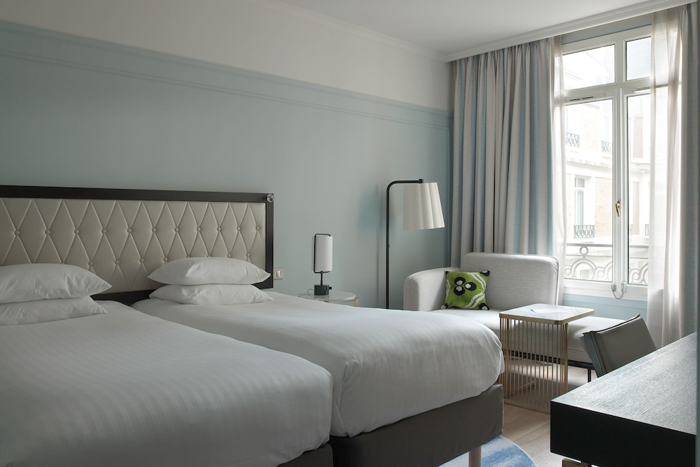 Habitación superior, 2 camas individuales del hotel Marriott Paris Opera Ambassador. Foto 1