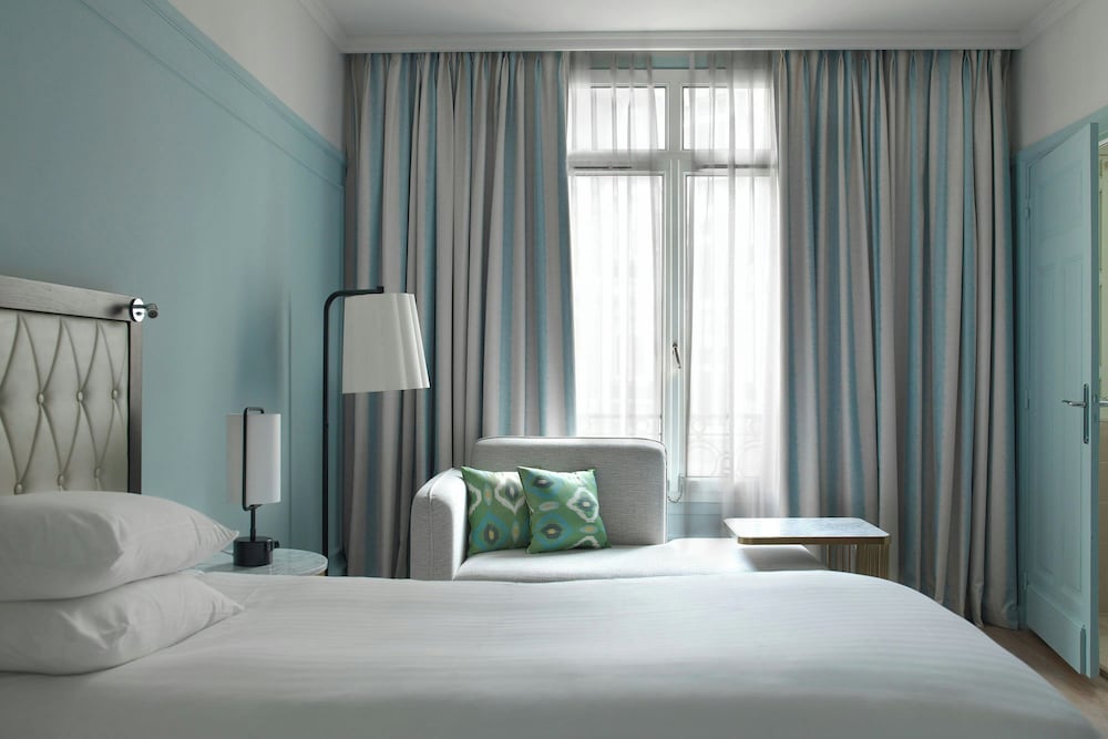 Habitación superior, 2 camas individuales del hotel Marriott Paris Opera Ambassador. Foto 4