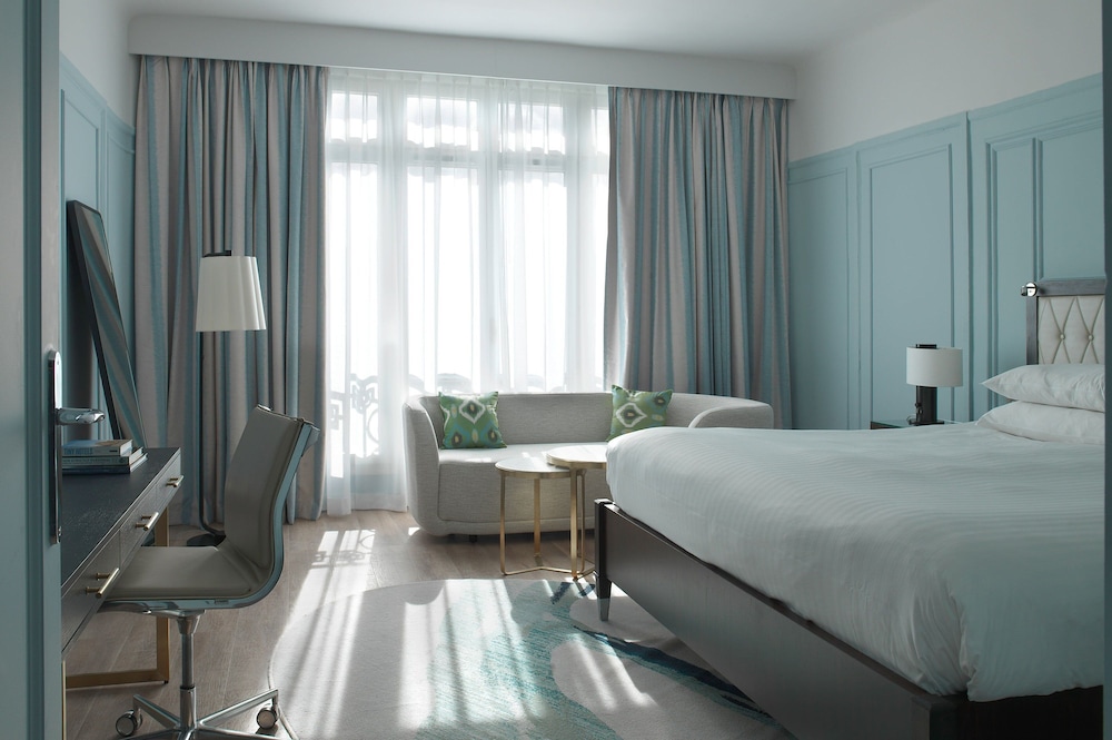 Suite junior, 1 cama de matrimonio grande del hotel Marriott Paris Opera Ambassador