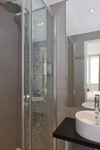 Habitación Familiar del hotel Timhotel Odessa Montparnasse. Foto 4